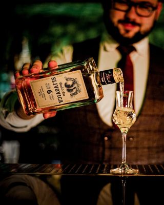 Či už si pripíjate🥂 s rodinou na zdravie, alebo si v tichosti vychutnávate starý ročník pri praskajúcom krbe, tieto...